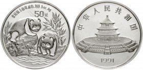 China
Volksrepublik, seit 1949
50 Yuan 5 Unzen Silbermünze 1991. Zwei Pandas an Gewässer. Verschweißt in Holzschatulle mit Zertifikat.
Polierte Pla...