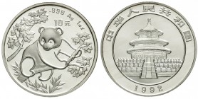 China
Volksrepublik, seit 1949
10 Yuan Panda 1992. Panda auf Baum. Large Date. In Kapsel.
Stempelglanz