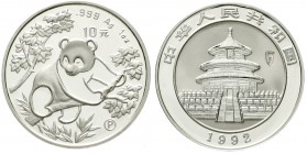 China
Volksrepublik, seit 1949
10 Yuan Panda mit Beizeichen Olymp. Fackel und P 1992. Panda auf Baum. In Kapsel.
Polierte Platte