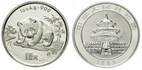 China
Volksrepublik, seit 1949
10 Yuan Panda 1995. Panda beim Beobachten eines Flusslaufes. In Kapsel.
Polierte Platte, Kratzer