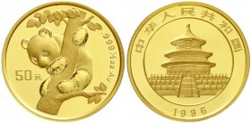 China
Volksrepublik, seit 1949
50 Yuan GOLD 1996. Junger Panda, von einem Baum herabblickend. 1/2 Unze Feingold. Large Date.
Stempelglanz