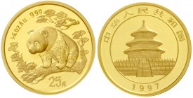 China
Volksrepublik, seit 1949
25 Yuan GOLD 1997. Panda nach links Wald. 1/4 Unze Feingold. Large Date, verschweißt.
Stempelglanz