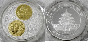 China
Volksrepublik, seit 1949
300 Yuan 1 Kilo Silbermünze 2002. 20 Jahre Goldbarrenmünzen Panda. Münzmotive von 1982 und 2001 (Motivteile vergoldet...
