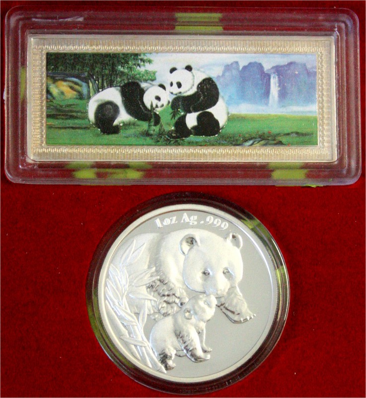 China
Volksrepublik, seit 1949
Set: 10 Yuan Panda Silber 2004. Pandamutter bei...