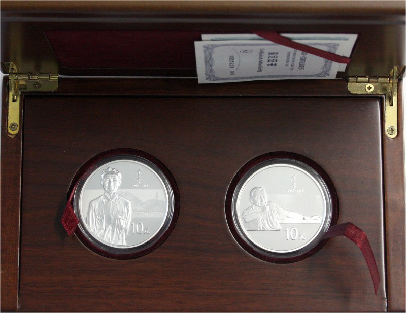China
Volksrepublik, seit 1949
Set: 2 X 10 Yuan Silber (1 Unze) 2005. 100. Geb...
