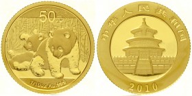 China
Volksrepublik, seit 1949
50 Yuan GOLD 2010. Zwei Pandas beim Spielen. 1/10 Unze Feingold, verschweißt.
Stempelglanz