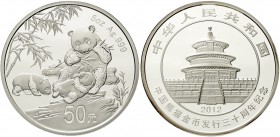 China
Volksrepublik, seit 1949
50 Yuan 5 Unzen Silbermünze 2012. 30 Jahre Goldbarrenmünzen, Panda mit zwei Jungtieren. Im Original-Etui mit Zertifik...