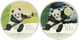 China
Volksrepublik, seit 1949
Panda-Satz Night & Day 2014. 2 X 10 Yuan sitzender Panda. Je 1 Unze Silber mit Farbapplikation. In Kapseln mit Zertif...