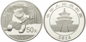 China
Volksrepublik, seit 1949
50 Yuan 5 Unzen Silbermünze 2014. Panda am Baumast. Im Original-Etui mit Zertifikat und Umverpackung.
Polierte Platt...