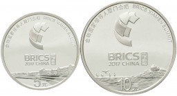 China
Volksrepublik, seit 1949
2 Stück: 5 und 10 Yuan Silber (15 und 30 g.) 2017. BRICS Xiamen Summit Gipfel. Jeweils in Originalschatulle mit Zerti...