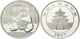 China
Volksrepublik, seit 1949
50 Yuan Panda Silbermünze 2017. 150g. Feinsilber. Im Original-Etui mit Zertifikat und Umverpackung.
Polierte Platte