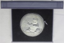 China
Volksrepublik, seit 1949
300 Yuan 1 Kilo Silbermünze 2017. Panda. In original Schatulle mit Zertifikat ohne Umverpackung!
Polierte Platte