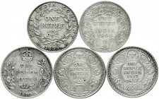 Indien
Lots
5 versch. Rupees Brit. Indien: 1835, 1900, 1905, 1916 und 1917.
sehr schön bis vorzüglich