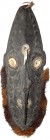 Papua-Neuguinea
Varia
Zeremonial- oder Giebelmaske des Stammes der Sepik in Kandingai. Holz mit Kauribesatz, die Augen aus Muscheln, der "Bart" aus ...