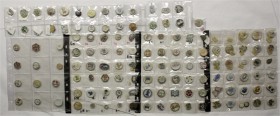 Thailand
Lots
Sammlung von 128 Porzellan-Spielhöllen-Tokens. Originale und Repliken wild gemischt. Besichtigen.
sehr schön-vorzüglich
