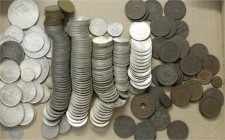 Lots Asien allgemein
263 asiatische Münzen: 23 X Tibet, 11 X Timor, 2 X Macao, 12 X Indien, 1 X Nepal, 6 X Ceylon, 55 X Malaya, 61 X Hongkong, 92 X J...