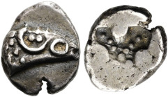 SÜDFRANKREICH. MASSALIA. Fund von Auriol. Tritartemorion ø 10mm (0.66g). 470 - 460 v. Chr. Vs.: Widderkopf n. r. Rs.: Quadratisches Incusum mit zinnen...