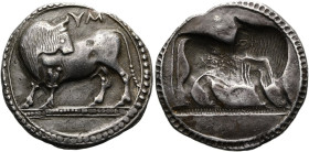 LUKANIEN. SYBARIS. Didrachme ø 27mm (7.87g). 550 - 510 v. Chr. Vs.: Stier auf verzierter Doppelstandlinie n. l., den Kopf umgewandt, darüber YM, alles...
