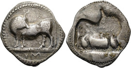 LUKANIEN. SYBARIS. Didrachme ø 30mm (7.49g). 550 - 510 v. Chr. Vs.: Stier mit umgewandtem Kopf auf verzierter Doppelstandlinie n. l., darunter YM, all...