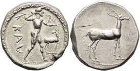 BRUTTIUM. KAULONIA. Didrachme ø 21mm (8.03g). 475 - 425 v.Chr. Vs.: KAV, Apollon n. r. schreitend, in der erhobenen Rechten Zweig, auf der vorgestreck...