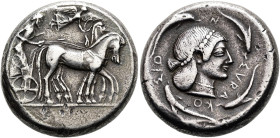 SIZILIEN. SYRAKUS. Herrschaft der Deinomeniden, 485 - 466 v. Chr. Tetradrachme ø 24mm (17.07g). 480 - 466 v. Chr. Vs.: Wagenlenker in von Nike bekränz...