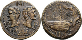 GALLIEN. NEMAUSUS. Augustus, 27 v. Chr. - 14 n. Chr. Dupondius ø 27mm (13.65g). 10 - 14 n. Chr. Vs.: IMP / P - P / DIVI F, abgewendete Köpf des Agripp...