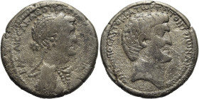 NÖRDLICHE LEVANTE. ANTIOCHIA AM ORONTES. Kleopatra VII. und Marc Anton, 36 v. Chr. Tetradrachme ø 26mm (14.14g). Vs.: ΒΑΣΙΛΙΣΣΑ ΚΛΕΟΠΑΤΡΑ ΘΕΑ ΝΕΩΤΕΡΑ,...