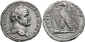 NÖRDLICHE LEVANTE. ANTIOCHIA AM ORONTES. Vespasian, 69 - 79 n. Chr. Tetradrachme ø 26mm (15.65g). 69 - 70 n. Chr. Vs.: ΑΥΤΟΚΡΑΤ ΚΑΙΣΑ ΟΥΕΣΠΑΣΙΑΝΟΥ, Ko...