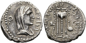 RÖMISCHE REPUBLIK NACH 211 V. CHR. M. Iunius Brutus und L. Sestius, 43 - 42 v. Chr. Denar ø 17mm (3.44g). Mzst.mobil. Vs.: L SESTI PRO Q, drapierte Bü...