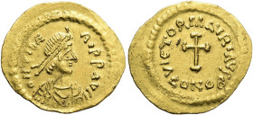 Mauricius Tiberius, 582 - 602 n. Chr. Tremissis ø 17mm (1.45g). Mzst.Konstantinopel. Vs.: D N TIbE-RI PP AVG, drapierte Panzerbüste mit Perlendiadem n...
