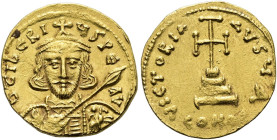 Tiberius III., 698 - 705 n. Chr. Solidus ø 20mm (4.37g). Mzst.Konstantinopel. Vs.: D TIbERI-VS PE AV, Panzerbüste mit Krone, Lanze u. Schild. Rs.: VIC...