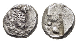 ASIA MINOR.Uncertain.(4th century BC).).Obol.

Condition : Good very fine.

Weight :1.13 gr
Diameter :8.94 mm