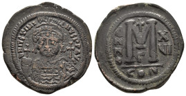 "JUSTINIAN I.(527-565).Constantinople.Follis.
Obv : D N IVSTINIANVS P P AVC.
Helmeted, cuirassed bust facing, holding cross on globe and shield with h...