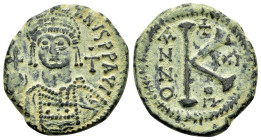 JUSTINIAN I.(527-565).Theoupolis (Antioch).Half Follis.
Obv : DN IVSTINIANVS PP AVG.
Helmeted, cuirassed bust facing, holding cross on globe and long ...