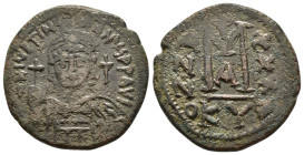 JUSTINIAN I.(527-565).Cyzikos.Follis.
Obv : D N IVSTINIANVS P P AVG.
Helmeted and cuirassed bust facing, holding globus cruciger and shield; cross t...
