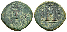 MAURICE TIBERIUS.(582-602).Antioch.Follis.
Obv : D N MAURI C N P AVT.
Crowned facing bust, wearing consular robes, holding mappa and eagle-tipped scep...
