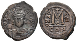 MAURICE TIBERIUS.(582-602).Constantinople.Follis.
Obv : D N MAVRIC TIЬЄR P P AV.
Crowned facing bust, wearing consular robes and holding mappa and eag...
