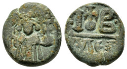 CONSTANS II.(641-668).Alexandria.Dodecanummium.
Obv : Constans II standing facing, wearing chlamys and crown, holding long staff in right hand and glo...