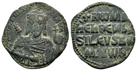 CONSTANTINE VII with ROMANUS I.(913-959).Constantinople.Follis.
Obv : + RωMAҺ ЬASILЄVS RωM.
Crowned facing bust of Romanus, holding globus cruciger ...