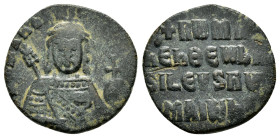 CONSTANTINE VII with ROMANUS I.(913-959).Constantinople.Follis.
Obv : + RωMAҺ ЬASILЄVS RωM.
Crowned facing bust of Romanus, holding globus cruciger ...