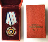 Orden und Medaillen, Europa / Europe, Rumänien / Romania. Orden "Militär-Verdienst" 1965-1989. 2. Klasse. Mit "RSR" im Wappen. Buntmetall versilbert u...