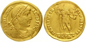 Kaiserzeit
Valentinian I., 364-375
Solidus 364/375 Antiochia, 4. Off. Diad. drap. Brb. r./RESTITVTOR REIPVBLICAE. Kaiser steht mit Standarte und Vic...