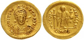 Kaiserreich
Justinus I., 518-527
Solidus 518/527 Constantinopel, 9. Offizin. Brb. v.v. mit Helm/VICTORIA AVGGG H CONOB. Victoria steht l. mit Christ...