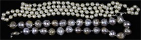 Colliers und Halsketten
Barockperlen-Kette mit Verschluss Weißgold 585. 28 Perlen, je ca. 8 bis 12 mm. Länge ca. 36 cm. Dazu: Zuchtperlenkette (Länge...