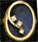 Fingerringe
Damenring Gelbgold 585 mit ovalem Lapisstein und drei kl. Diamanten. 5, 47 g. Umfang 50, Ringgröße 10