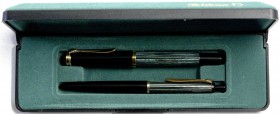 Sonstige
Schreibset PELIKAN im Etui: Füller mit Namensgravur (Feder 585/1000 Gold), Kugelschreiber restvergoldet.
gebraucht, funktionstüchtig
