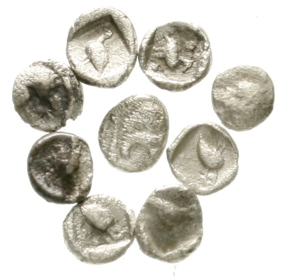 Ionia
Milet
9 Varianten zum Silber-Tetartemorion um 520 v. Chr. Löwenkopf/Voge...