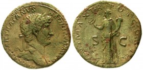 Kaiserzeit
Hadrian, 117-138
Sesterz 128/138 n.Chr. Belorb. Brb. r./PONT MAX TR POT COS III SC. Felicitas steht l.
sehr schön, schöne grüne Patina...