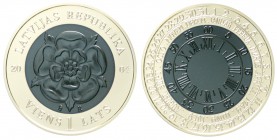 Lettland
Republik, 1918-1940, 1991 bis heute
1 Lats Bimetall Silber/Niob 2004, Zeitmünze. In Originalschatulle mit Zertifikat.
Stempelglanz