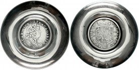 Anhalt-Zerbst
Carl Wilhelm, 1667-1718
2/3 Taler 1678 CP, Eingelassen in Aschenbecher Silber 835. Gesamtgewicht 45,57 g.
Münze schön/sehr schön, gep...
